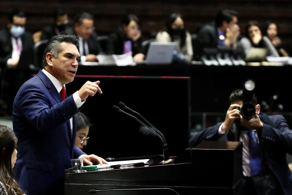 El coordinador del PRI en San Lázaro y presidente nacional del partido, Alejandro Moreno, durante una sesión en la Cámara de Diputados. Foto Roberto García Ortiz / Archivo 