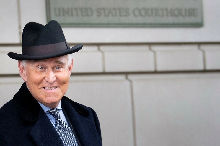 Roger Stone abandona el Tribunal Federal después de una audiencia de sentencia el 20 de febrero de 2020 en Washington, DC. Foto Afp