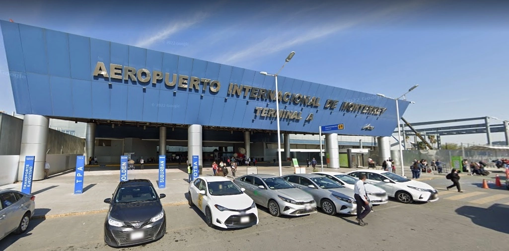 La niebla afectó las operaciones en el Aeropuerto Internacional de Monterrey. Imagen tomada de Street View