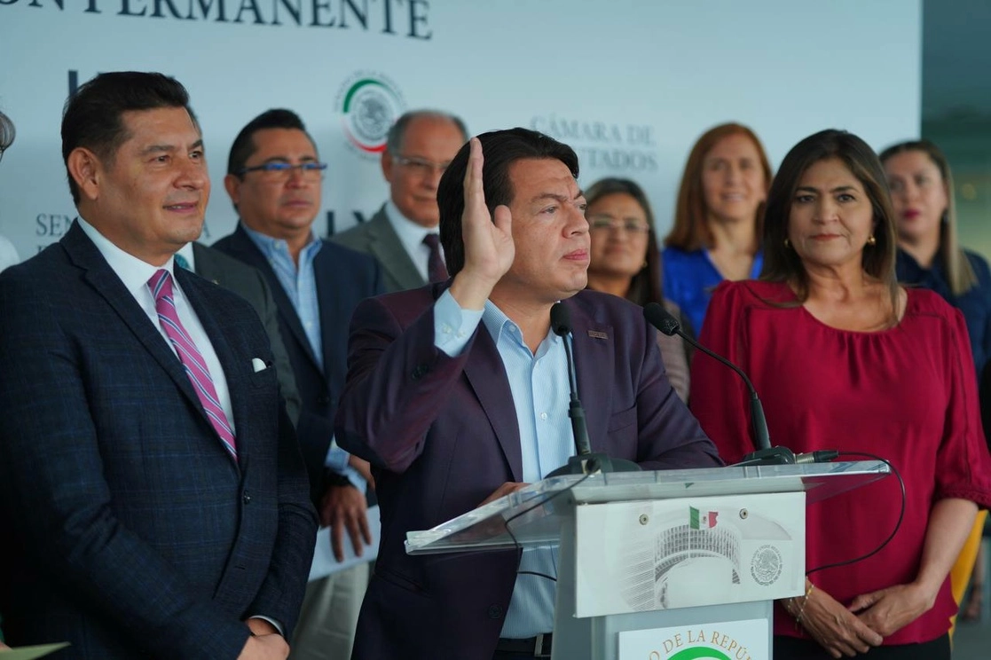 El dirigente de Morena, Mario Delgado, y a su izquierda Nora Ruvalcaba, candidata de ese partido a la gubernatura de Aguascalientes, el 25 de mayo de 2022. Foto tomada del Twitter de @mario_delgado