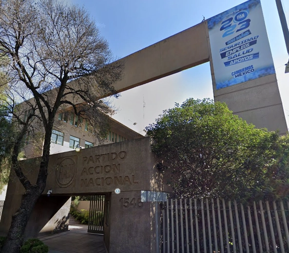 Afuera de la sede nacional del PAN, en Eje 8 y Avenida Coyoacán, en la CDMX. Imagen tomada de Street View / Archivo
