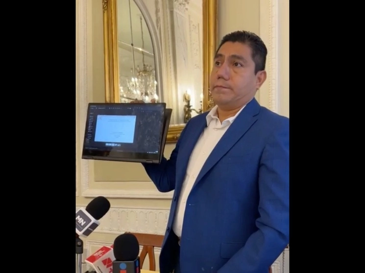 El panista Jorge Luis Preciado, en conferencia de prensa, el 1 de agosto de 2023. Imagen tomada de la transmisión a través del sitio https://www.facebook.com/JorgeLuisPreciadoR
