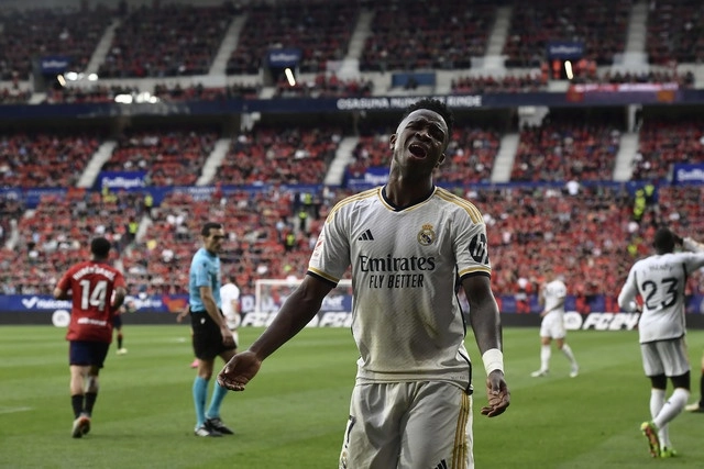 El jugador del Real Madrid, Vinicius Junior durante el juego ante el Osasuna. Foto Ap