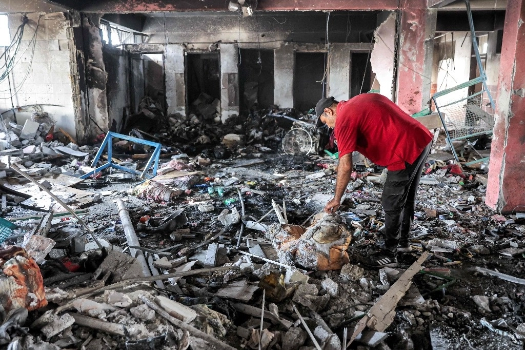 "Las familias buscan entre la basura materiales rescatables; los niños vuelan cometas. Todas las personas con las que hablas están absolutamente agotadas", ha señalado la portavoz de la Unrwa, Louise Wateridge. Foto Afp