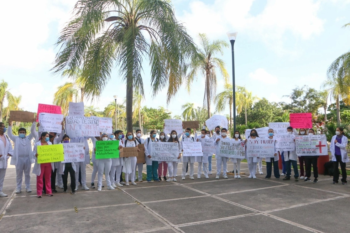 Internistas y pasantes en protesta para exigir justicia por Mariana. Foto Cuartoscuro/ archivo