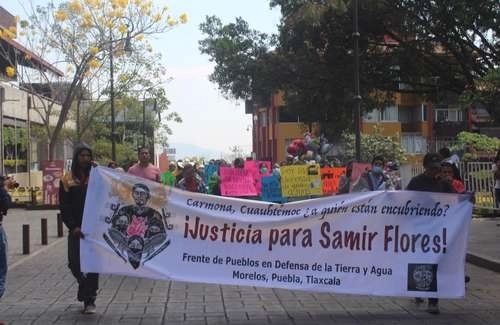 El Frente de Pueblos en Defensa de la Tierra y el Agua de Morelos, Puebla y Tlaxcala marchan exigiendo justicia para Samir Flores. Foto Maricela Morelos/Archivo