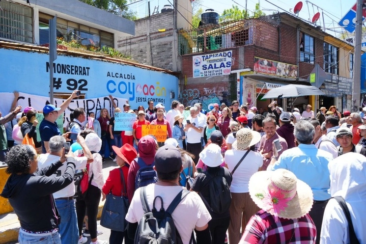 Integrantes de Comisiones de Participación Comunitaria hicieron una clausura simbólica de las oficinas de Participación Ciudadana de Coyoacán, el 26 de septiembre de 2023. Foto Ángel Bolaños Sánchez