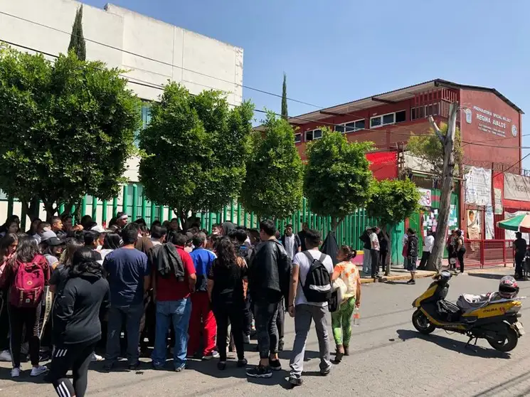 Estudiantes de la escuela pidieron cese el acoso sexual que cuatro profesores ejercen contra estudiantes. Foto René Ramón