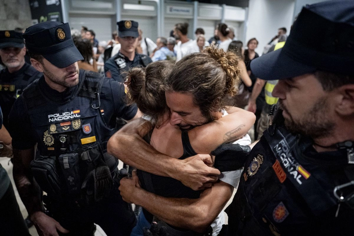 Llegada de los 21 ciudadanos españoles integrantes de la Sumud Global Flotilla al Aeropuerto Adolfo Suárez Madrid-Barajas, a 5 de octubre de 2025, en Madrid, España. 