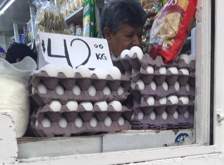 El delegado de Profeco señaló que el alza a los precios del huevo y la tortilla no están justificados. Foto Guillermo Sologuren