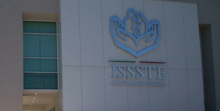 Derechohabientes de la clínica del ISSSTE ubicada en la colonia El Calvario, de Ecatepec, denunciaron el cobro de 200 pesos para ser atendidos. Foto Cuartoscuro / Archivo