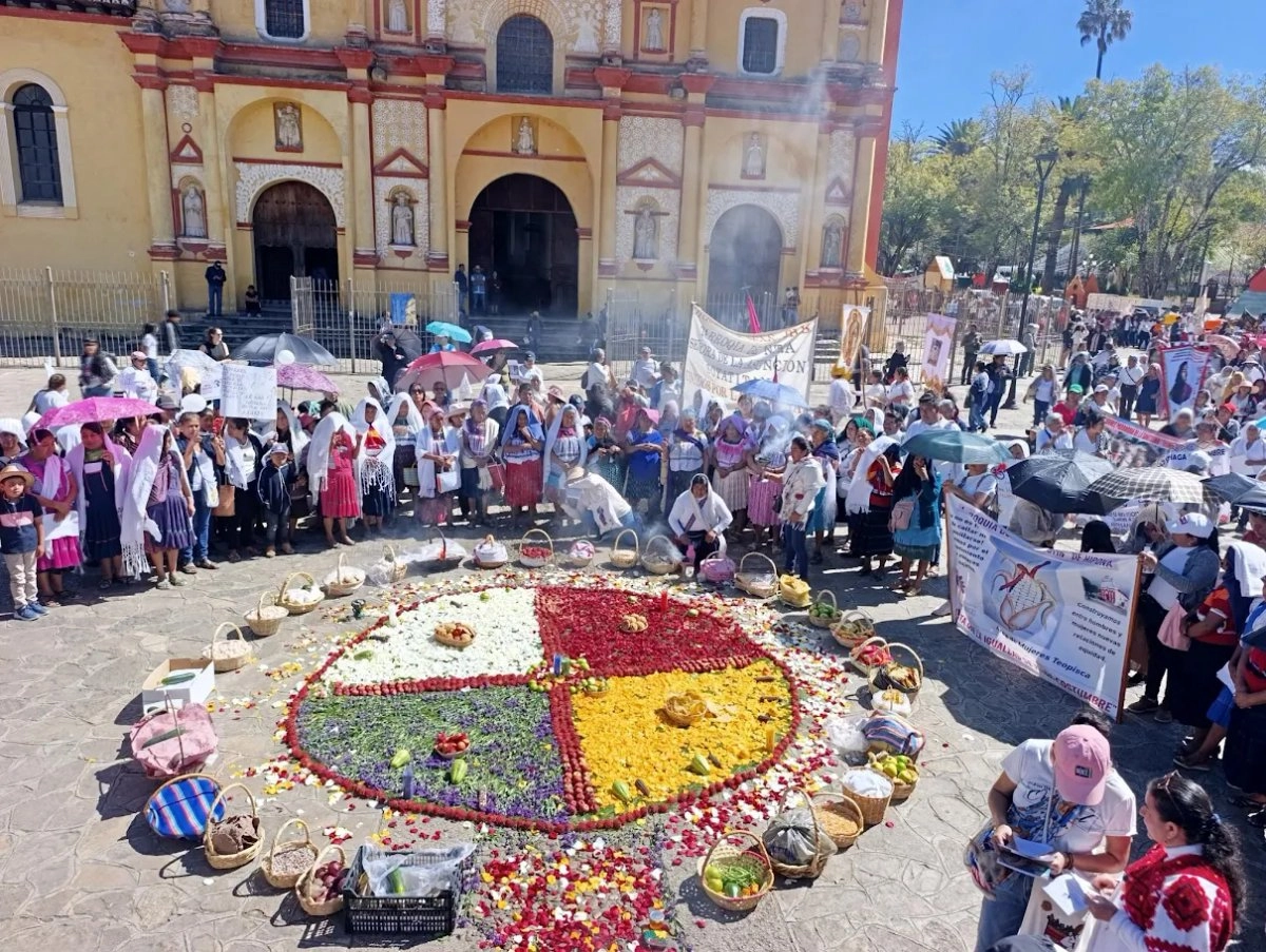 En San Cristóbal de las Casas, Chiapas, se manifestaron unas 800 mujeres contra la violencia de género. Foto 
