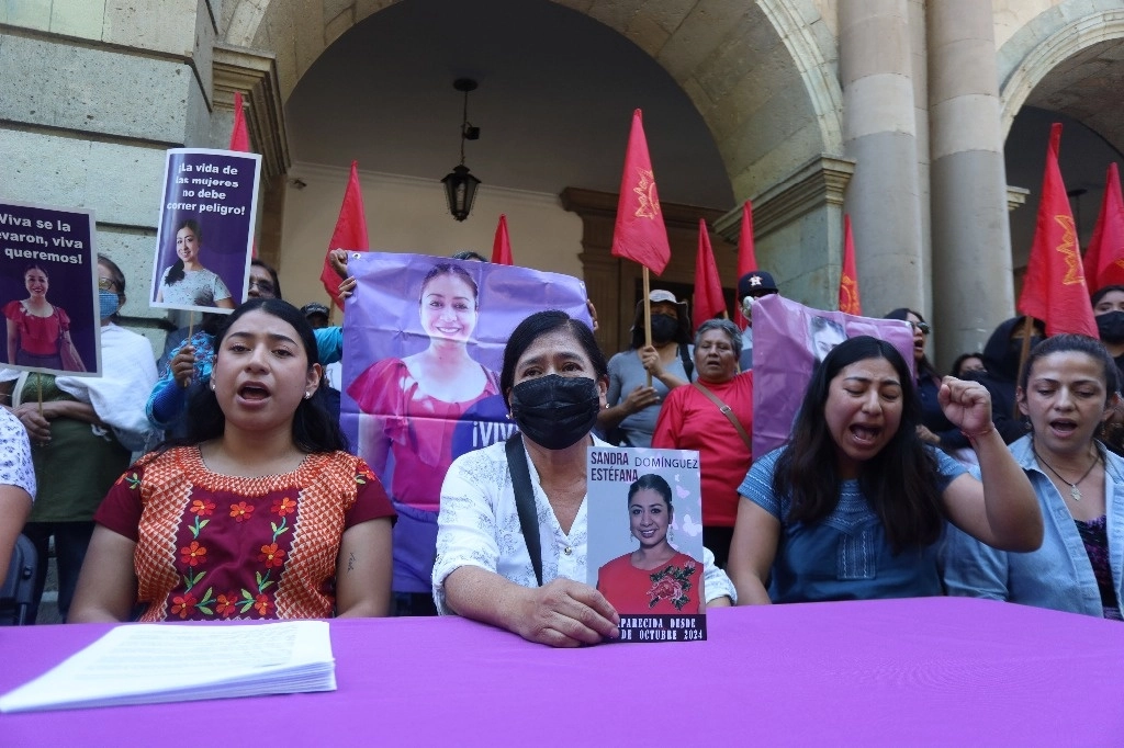 Desde el 4 de octubre de 2024 la activista oaxaqueña Sandra Estéfana Domínguez y su esposo Alexander Hernández se encuentran desaparecidos. Sus familiares exigen que las autoridades los localicen. Foto Jorge A. Pérez Alfonso 
