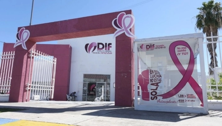 Un taxista hizo la denuncia pública a través de su cuenta de Facebook, donde aseguró que al darle servicio a una anciana que llevaba un infante, ella le confió en el trayecto que iba a entregar al menor en un domicilio de la colonia La Joya. Foto tomada de X / archivo