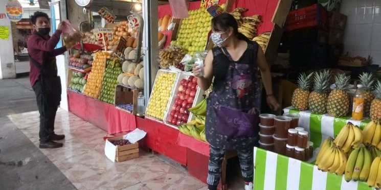 Pocos distribuidores tienen stock para seguir ofertando los alimentos. Foto La Jornada