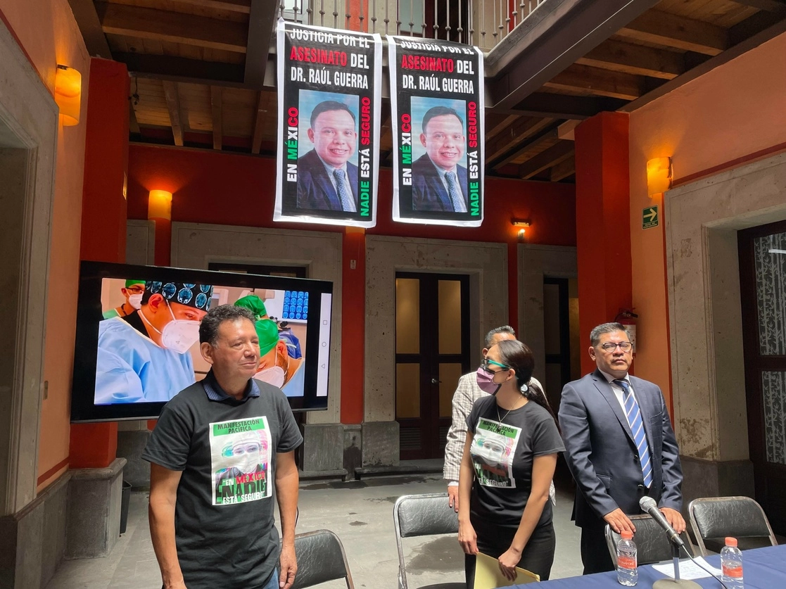 Familiares del médico Raúl Guerra, denunciaron que después de 17 días de su homicidio, no hay personas detenidas. Foto Laura Gómez 