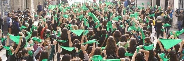 Las mujeres exigen se respete su decisión sobre sus cuerpos. Foto @MXMareaVerde