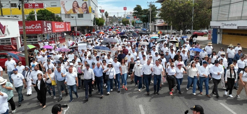 El líder moral del PAS, quien se afilió al PRI, para obtener la candidatura a diputación federal plurinominal, expuso que Luis García ya era vigilado desde antes por un automóvil a las afueras del domicilio del presunto desaparecido. Foto @melesiocuen