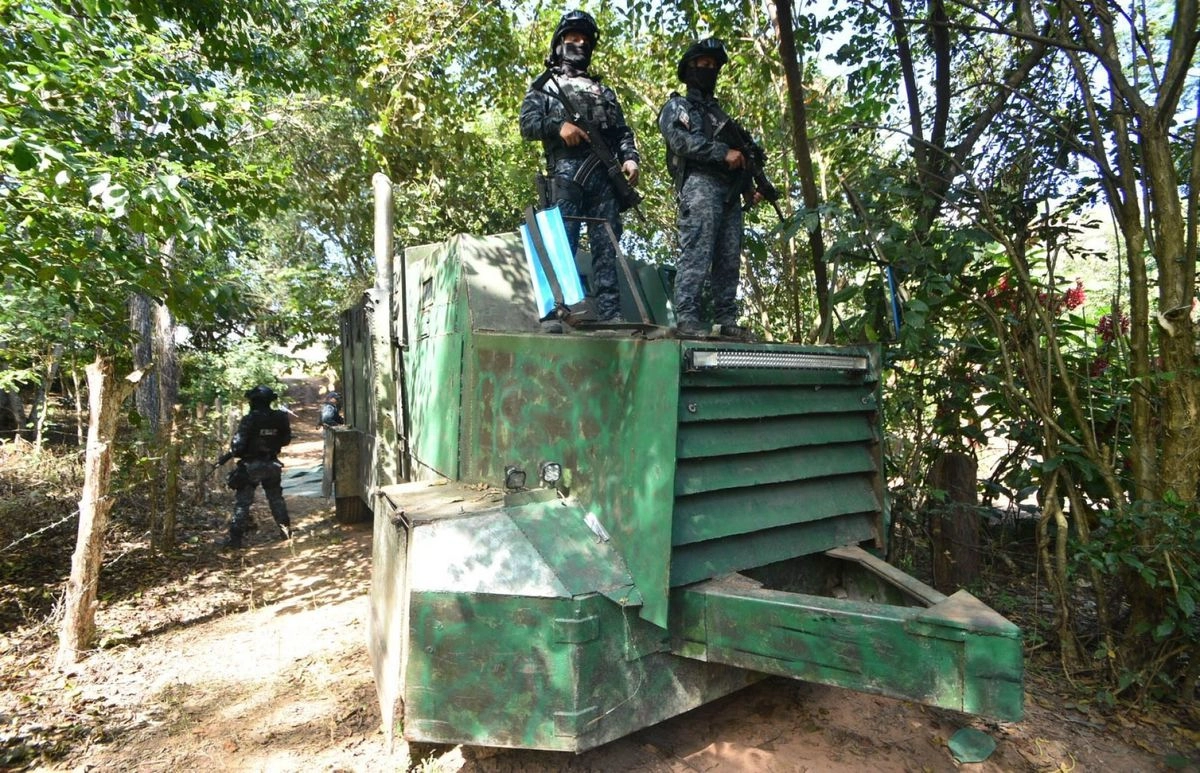 La Fuerza de Reacción Inmediata PAKAL resguarda y catea propiedades en el municipio de Frontera Comalapa, Chiapas, el 4 de enero de 2024. Foto 