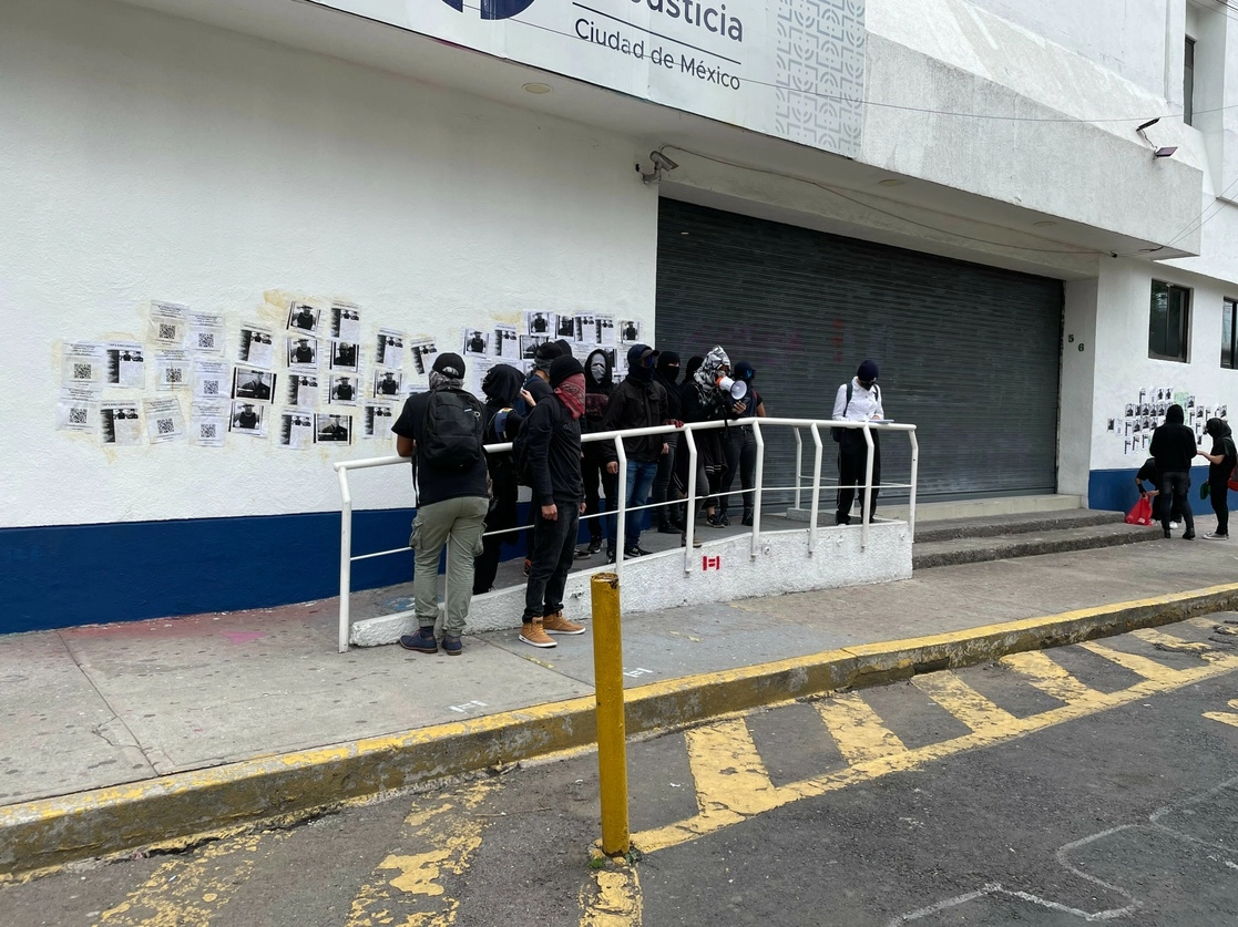El Colectivo Rosas Rebeldes denunció casos de acoso y hostigamiento en la Preparatoria Nacional 3. Foto Laura Gómez