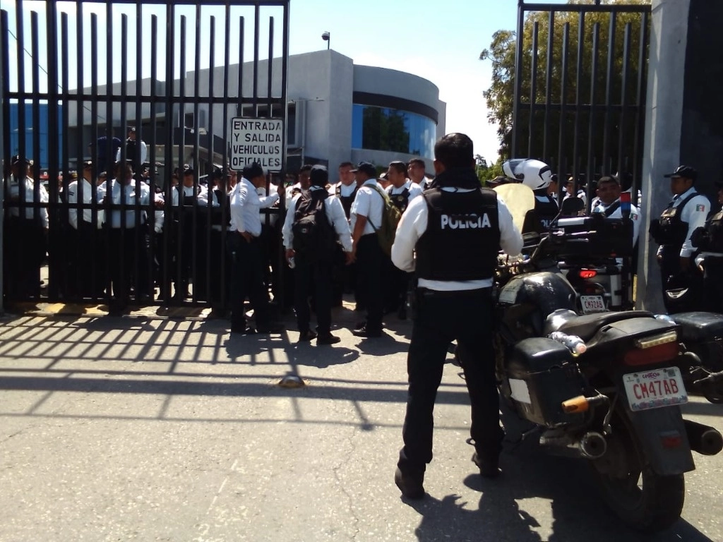 Los policías realizaron paro en Campeche. Foto Lorenzo Chim