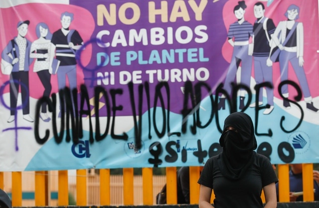 Estudiantes del CCH Sur protestaron ante la agresión sexual que sufrió una alumna en los baños del plantel. Foto Víctor Camacho