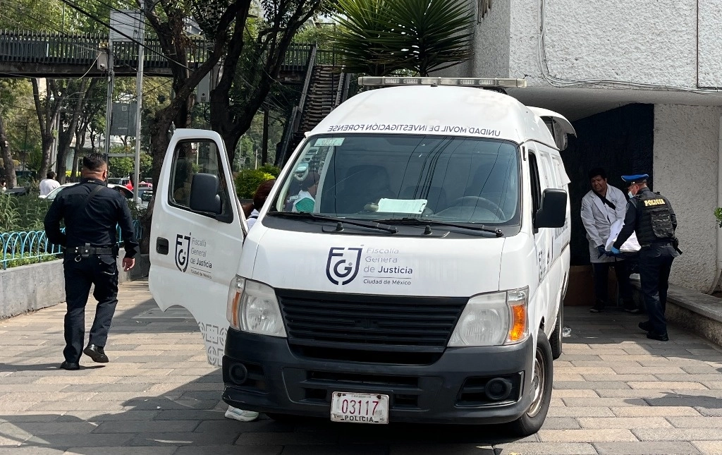 Peritos de la fiscalía capitalina denunciaron que la falta de renovación y mantenimiento de sus ambulancias ha provocado accidentes. Foto Alfredo Domínguez / Archivo