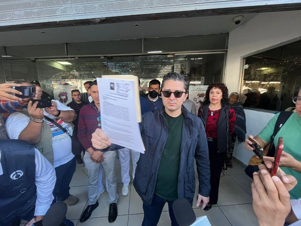 Vecinos y víctimas del caso Atenor Salas, relacionado con el inmueble ubicado en Viaducto #106, ofrecen conferencia de prensa sobre la denuncia en contra del alcalde de Benito Juárez, Santiago Taboada, y su administración, así como constructores, en la Ciudad de México, el 24 de enero de 2024. Foto Luis Castillo