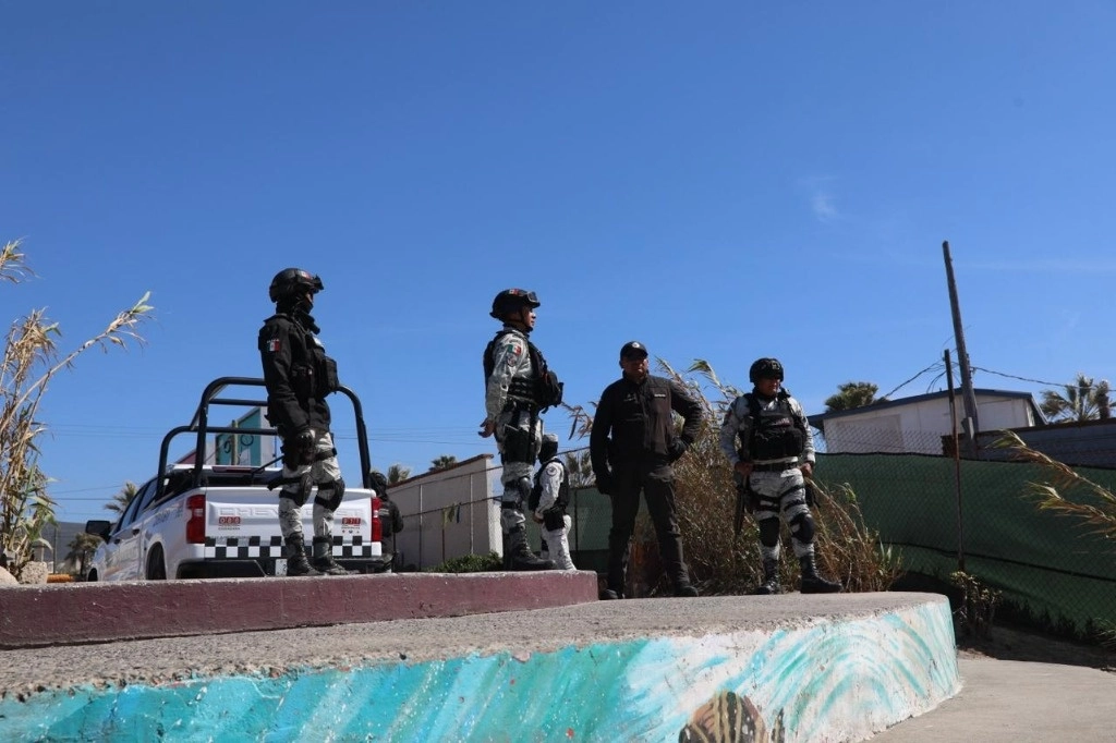La tarde del 20 de febrero los agentes se encontraban "en la zona de playa" frente al ex ejido Chapultepec -aledaño a la Guarnición Militar del Ciprés donde entrenaban- cuando una ola los arrastró. Foto Edgar Lima