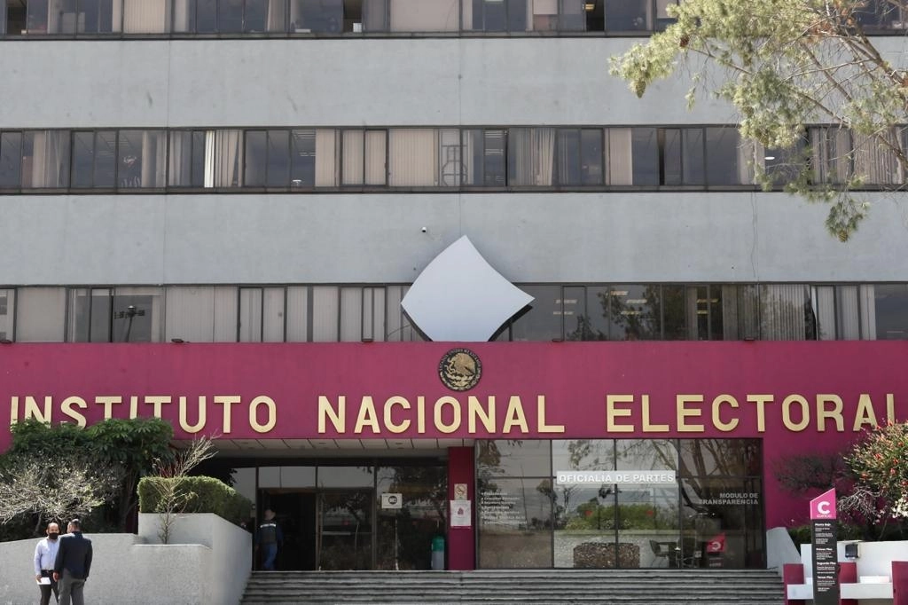 Fachada principal de la sede del Instituto Nacional Electoral, en la Ciudad de México, el 2 de marzo de 2023. Foto Roberto García Ortiz