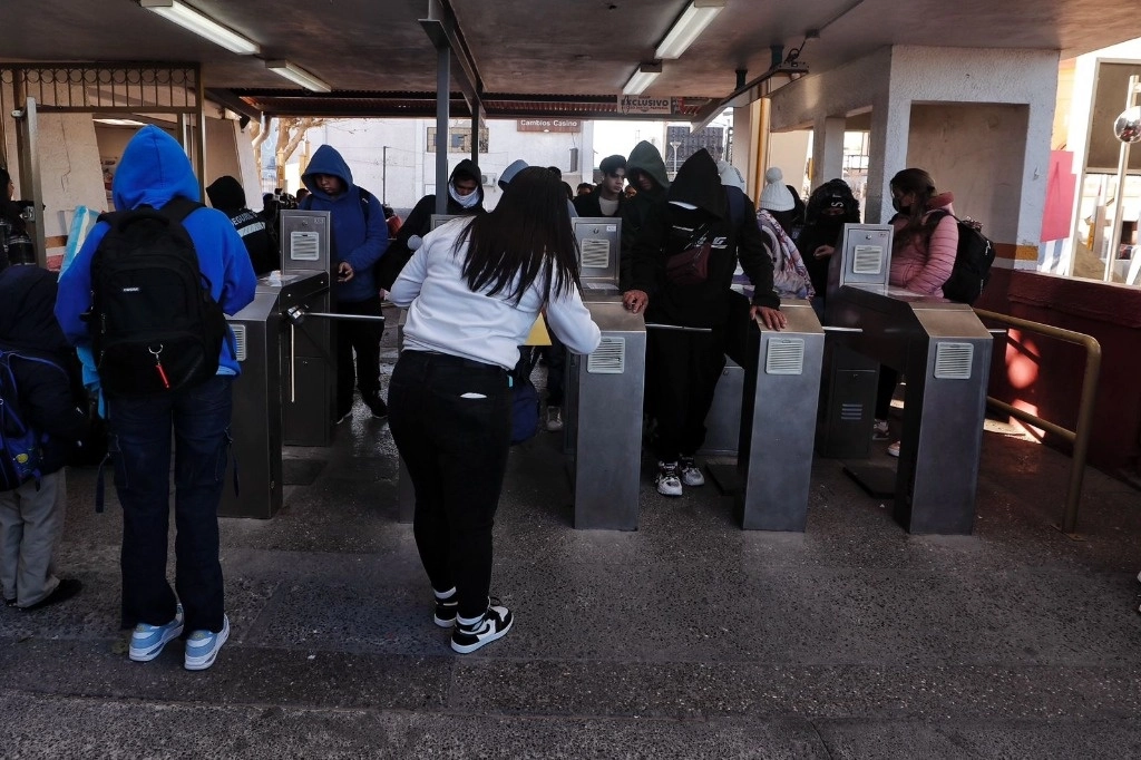La primera tanda de estas deportaciones será de los migrantes que están detenidos en los Centros de Concentración que instalaron en la frontera sur mientras realizaban sus trámites de asilo. Foto Marco Peláez / Archivo