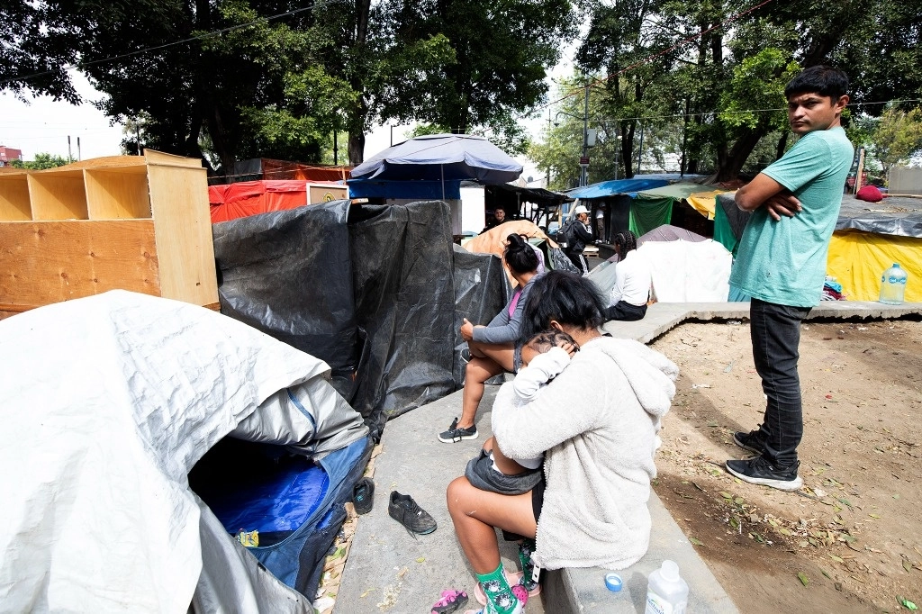 Campamento de migrantes en la Colonia Merced, alcaldía Venustiano Carranza, el 23 de diciembre de 2024. Foto María Luisa Severiano