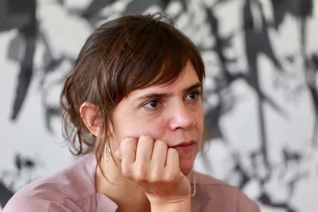 La escritora dijo que ser distinguida como la primera autora latinoamericana y en lengua hispana en formar parte de la Biblioteca del futuro, “le exige tratar de explicar el mundo actual para el devenir y reflexionar sobre cosas que le gustaría que desaparecieran”. Foto Luis Castillo/ Archivo 