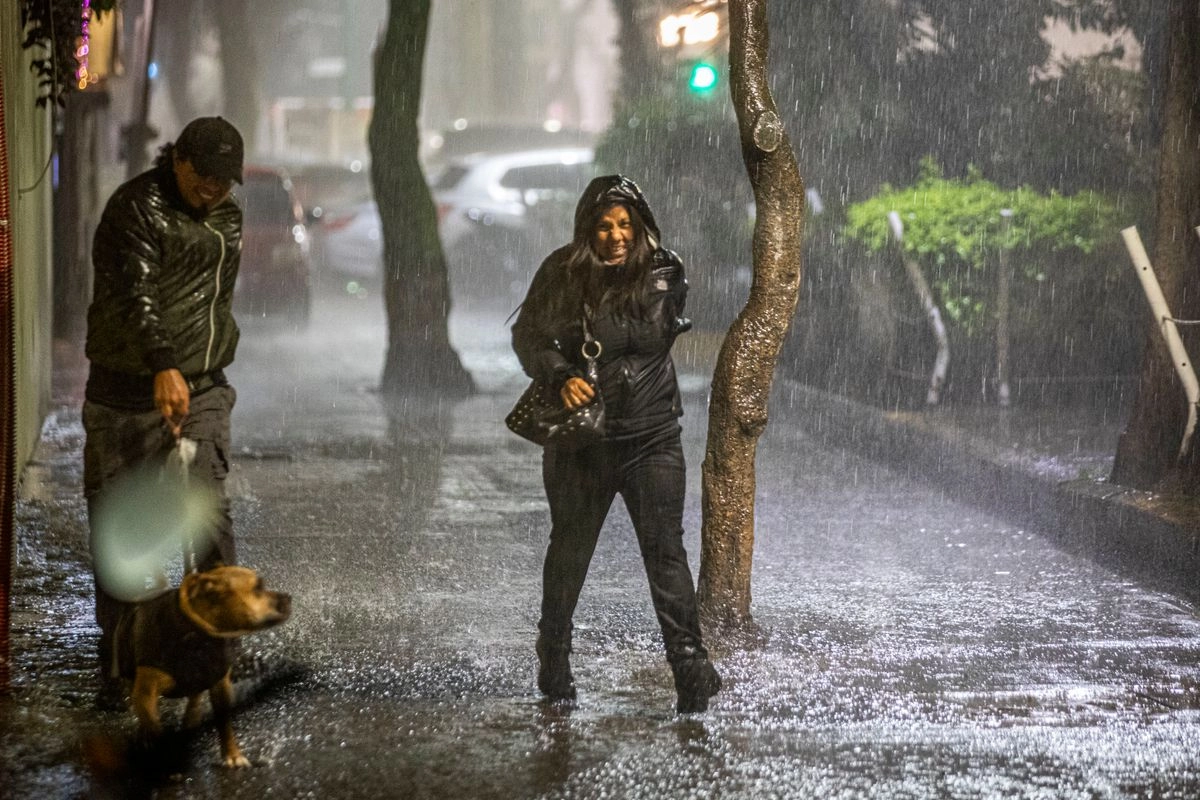 Debido a la formación de la depresión tropical Trece-E en el pacífico se pronostican fuertes lluvias en Guerrero y Oaxaca. Foto 