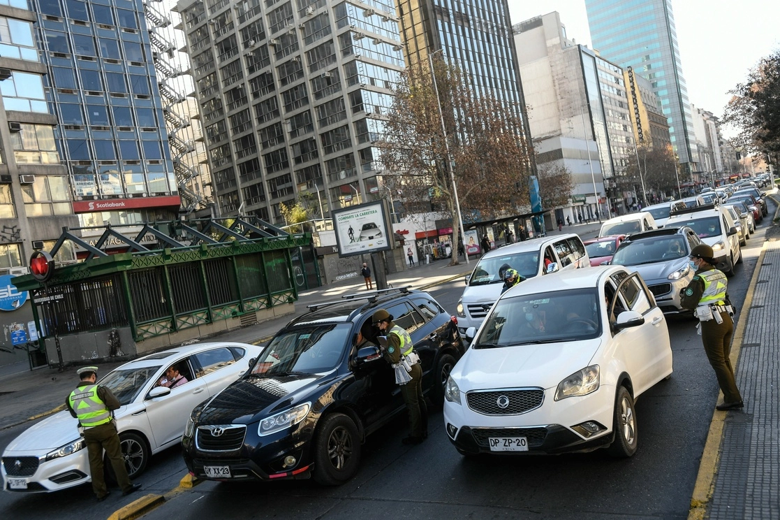 Tráfico en Santiago, la capital de Chile. Foto Xinhua 