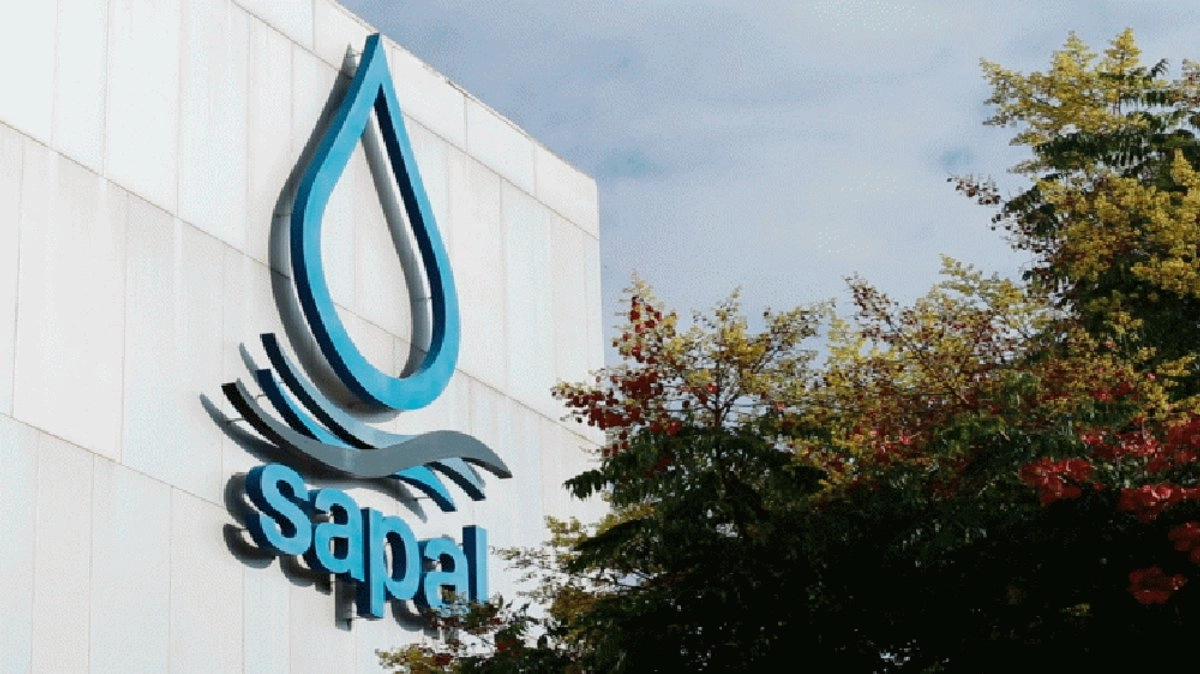 El jefe de Comunicación Social del Sistema de Agua Potable y Alcantarillado de León (Sapal), Luis Arturo Hernández Olmos, “omitió salvaguardar el derecho humano de las mujeres a una vida libre de violencia” al acosar laboral y sexualmente a una subordinada, determinó la procuradora de los Derechos Humanos del estado Guanajuato, Karla Alcaraz Olvera.