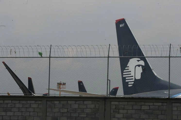 Aeroméxico reportó una contracción de 34.5 por ciento, lo cual equivale a 863 mil 799 viajeros. Foto José Antonio López / Archivo