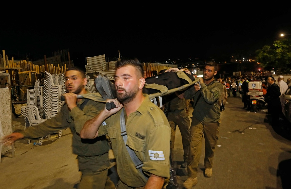 Dos personas murieron y 157 más resultaron heridas tras el derrumbe de una sinagoga en el asentamiento israelí de Givat Zeev, Cisjordania. Foto Afp