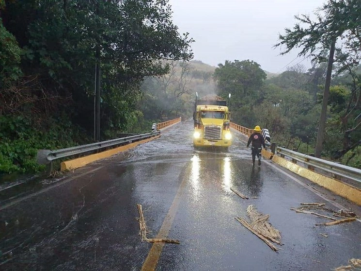 Ante las precipitaciones que se registraron en el estado, las autoridades solicitaron a los conductores que extremen. Foto Juan Carlos Flores