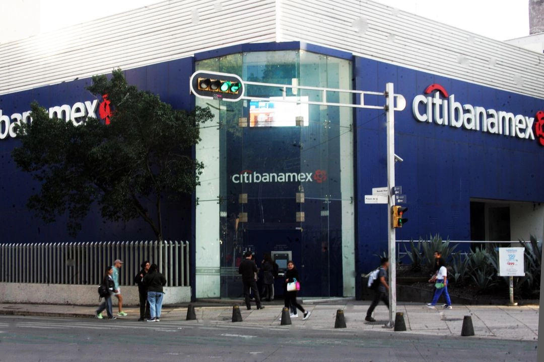 El documento, que analiza la situación macroeconómica del país hasta el cierre del primer trimestre de este año, refirió que la disciplina fiscal, pilar del gobierno de la cuarta transformación “se ha visto erosionada y, aunque el Paquete Económico 2025 reconoce la necesidad de una consolidación fiscal, sigue sin presentarse una solución creíble de largo plazo, que debería pasar por una reforma fiscal”.  Foto