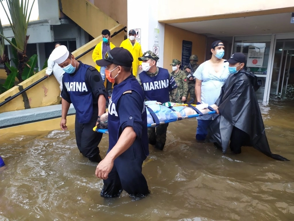 La Secretaría de Marina evacuó a 472 habitantes del municipio de Centla, Tabasco, afectadas por las inundaciones. Foto cortesía Semar 