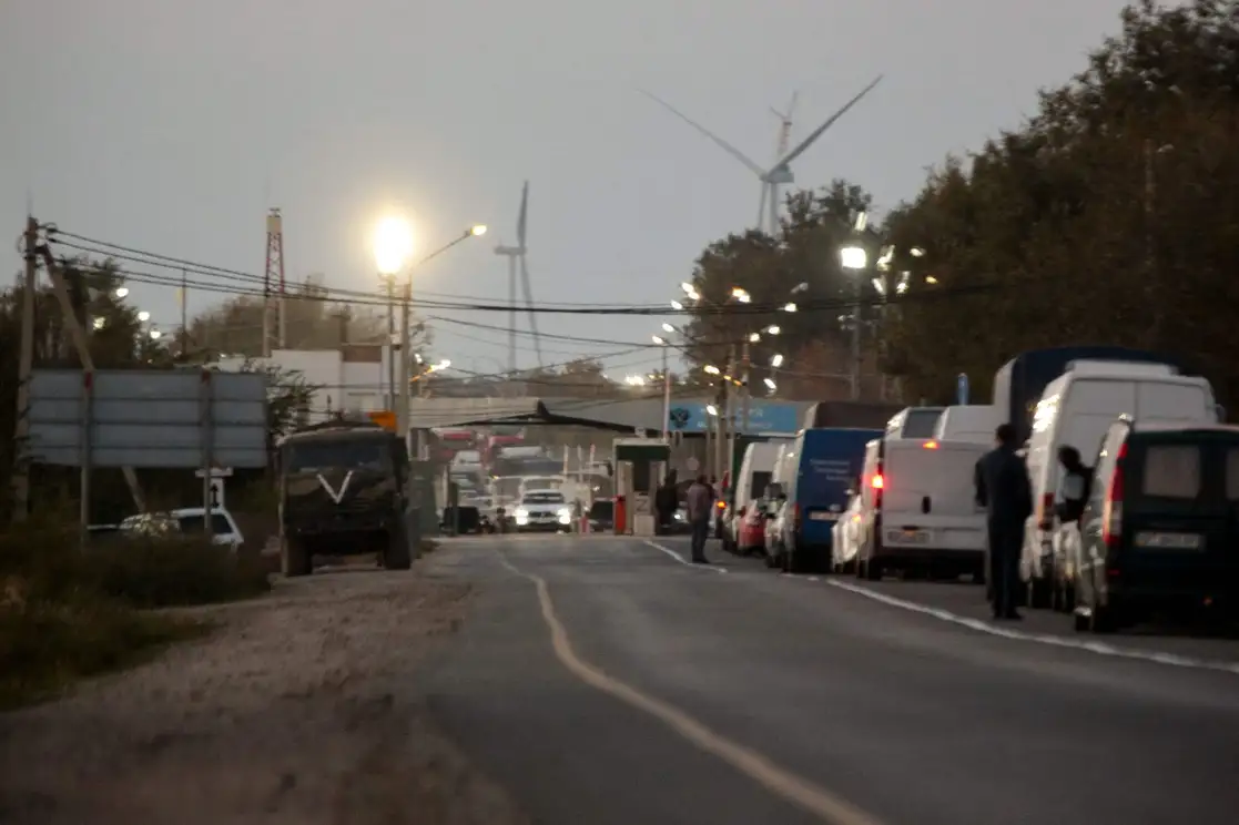 Un punto de revisión en la región de Jersón, controlada por fuerzas rusas, al sureste de Ucrania, el 19 de octubre de 2022. Foto Afp