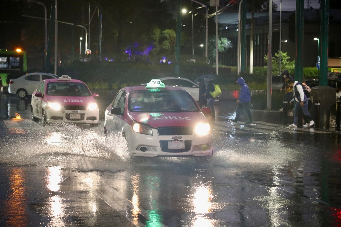 Tras las fuertes lluvias, se presentó un reblandecimiento de tierra, lo que originó el deslave que dañó uno de los muros de una vivienda, reportaron. Foto María Luisa Severiano / Archivo