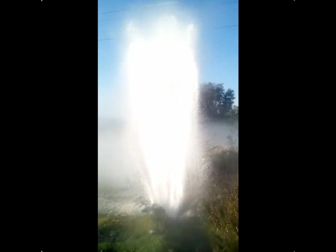 La fuga, la segunda en menos de 24 horas, se localiza en las inmediaciones de la localidad Ulapa, municipio de Tetepango, Hidalgo, tipificado por las autoridades como "huachicolero". Foto tomada de un video difundido en Twitter
