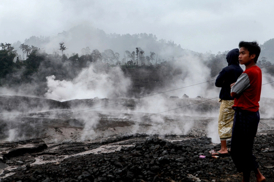 La aldea Sapiturang en Lumajang, Java Oriental, Indonesia tras la erupción del volcán del Monte Semeru. Foto Xinhua