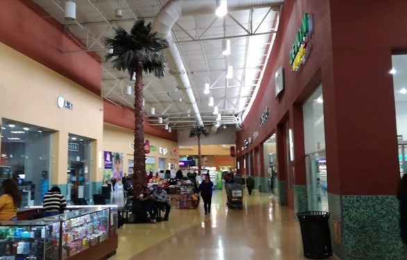 El Centro Comercial Céntrika, ubicado en las calles Ruiz Cortines y Vicente Guerrero, en Nuevo León, en imagen de archivo tomada de Google Maps