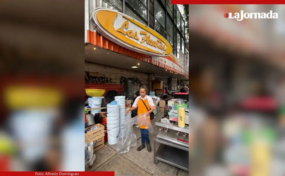 ‘Pese a haber pagado la renta apenas el martes, el conocido restaurante capitalino ‘Las Flautas’, ubicado en Tonalá 130, fue desalojado tras la presunta venta del edificio y como parte de un proceso judicial que nunca se notificó, según los afectados. Foto 