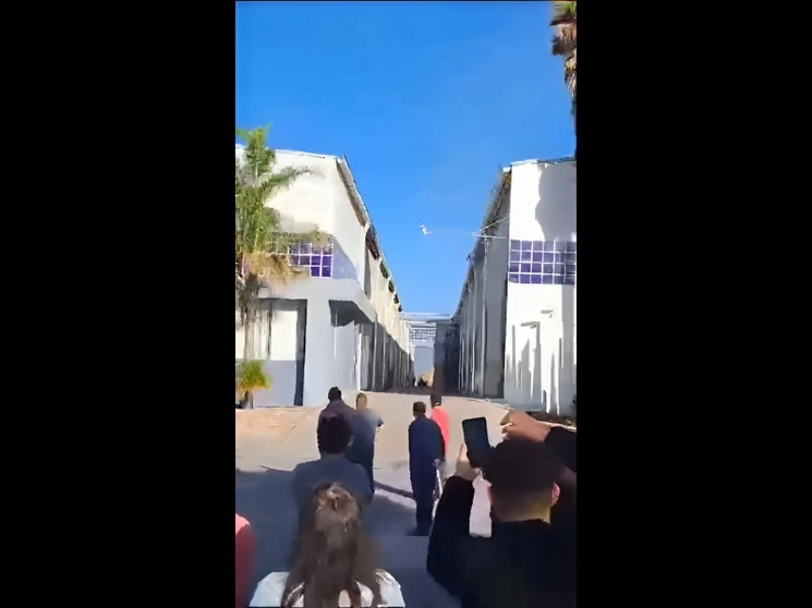 El incendio del contenedor de gas natural se registró en una planta de textiles de la empresa Novalan, el 17 de julio de 2023. Imagen tomada de un video difundido en redes
