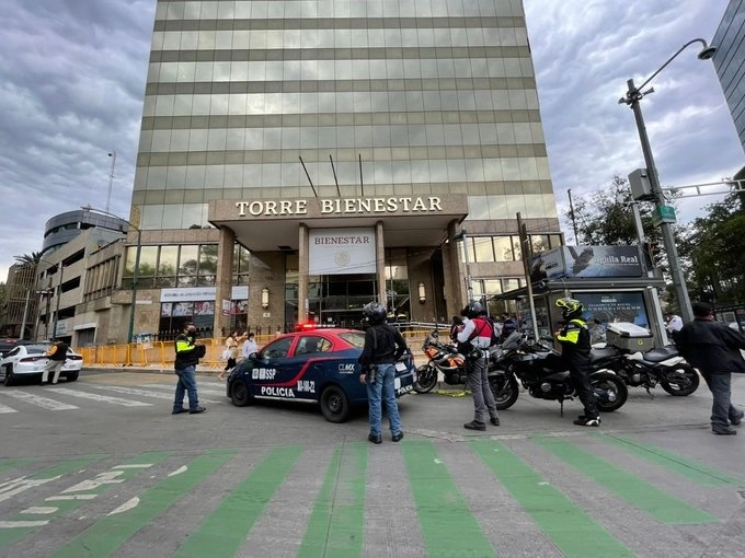 Torre Bienestar tras el desalojo del personal. Foto tomada de la cuenta de Twitter @bienestarmx