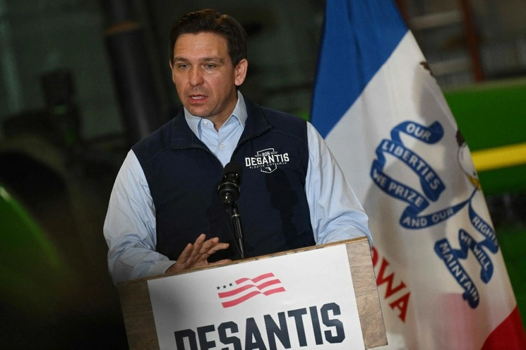 El republicano Ron DeSantis inició su campaña a las elecciones estadunidenses de 2024 presentándose como la mejor alternativa a Donald Trump con un acto en Clive, en Iowa, el 31 de mayo de 2023. Foto Afp 